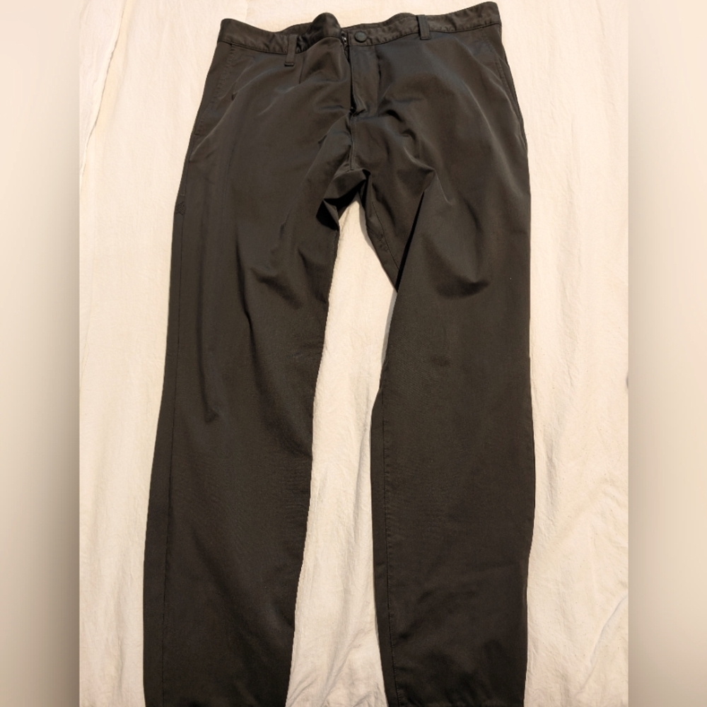 Men's Rhone size 34 dressy joggers, army green